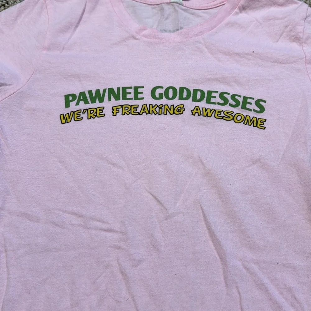 Pawnee Goddesses “We’re Freaking Awesome” Parks and Recreation t-shirt - Picture 2 of 4